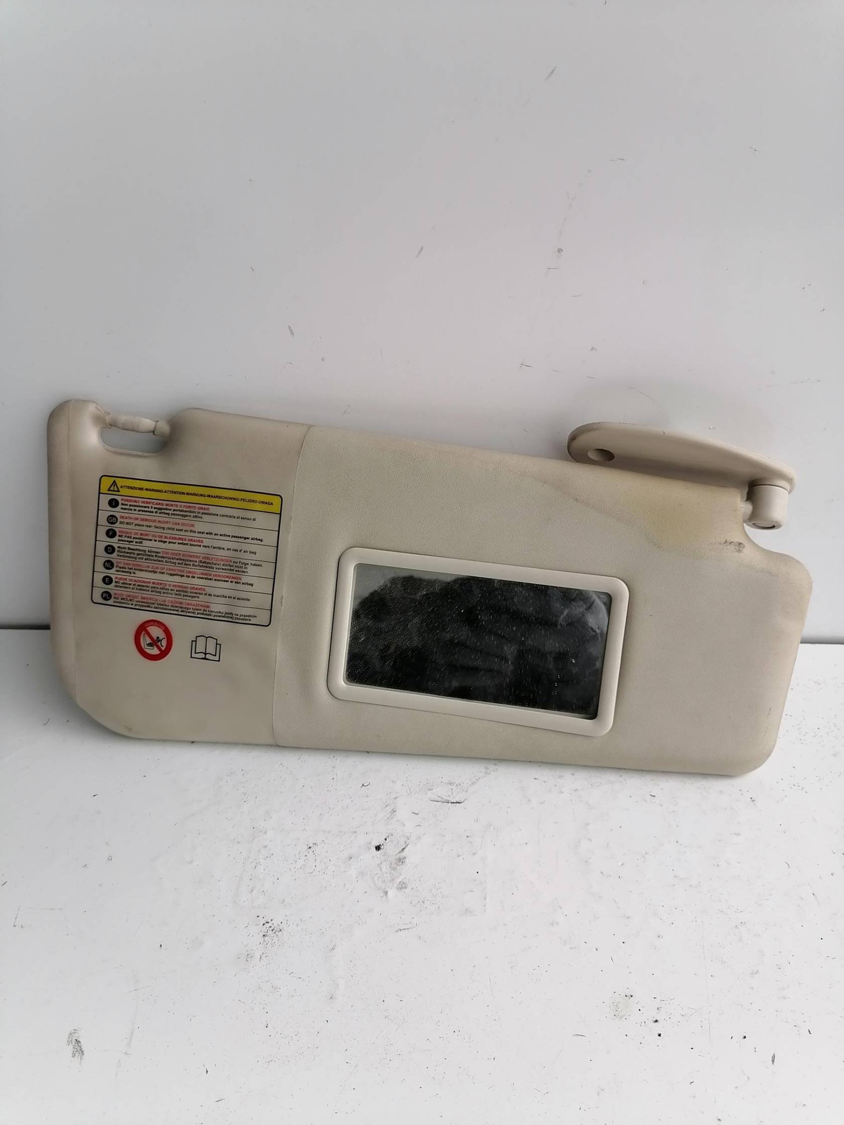 Aletta parasole parabrezza dx.